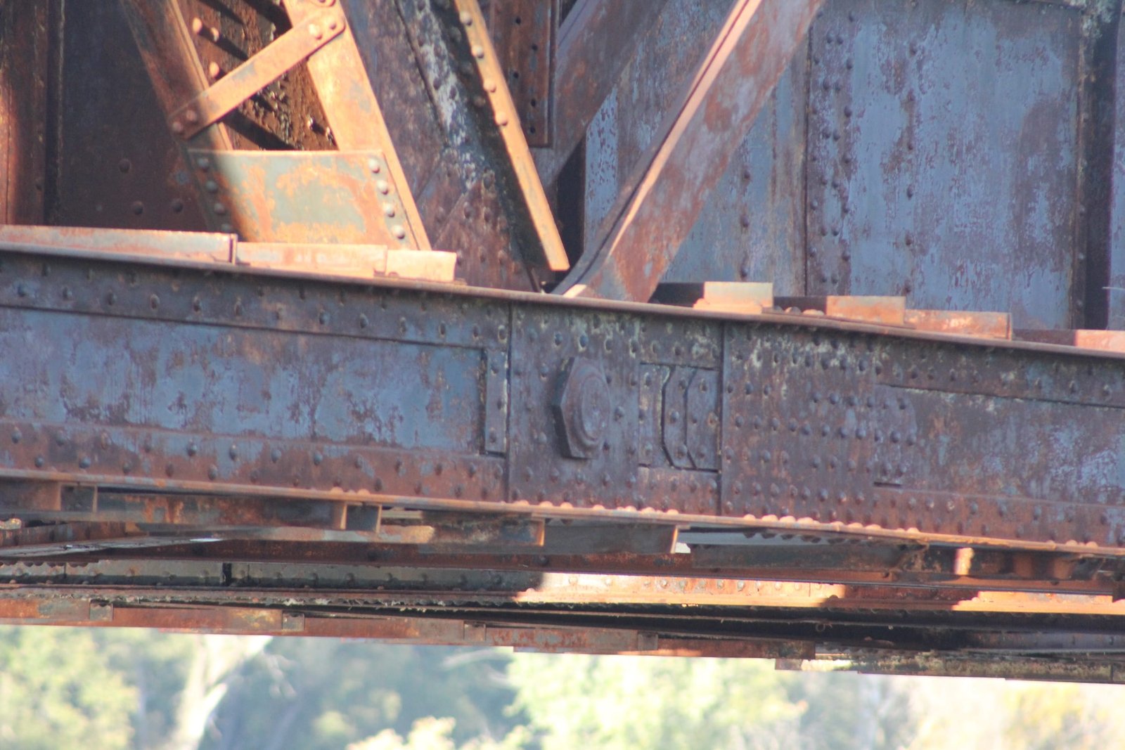 Lower connection, Iowa swing span (span #2)